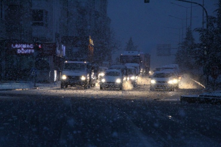 Nevşehir’e yılın ilk karı yağdı