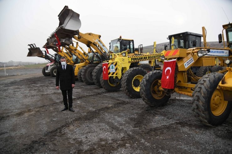 Pursaklar heyecanla beklenen kar yağışına hazır