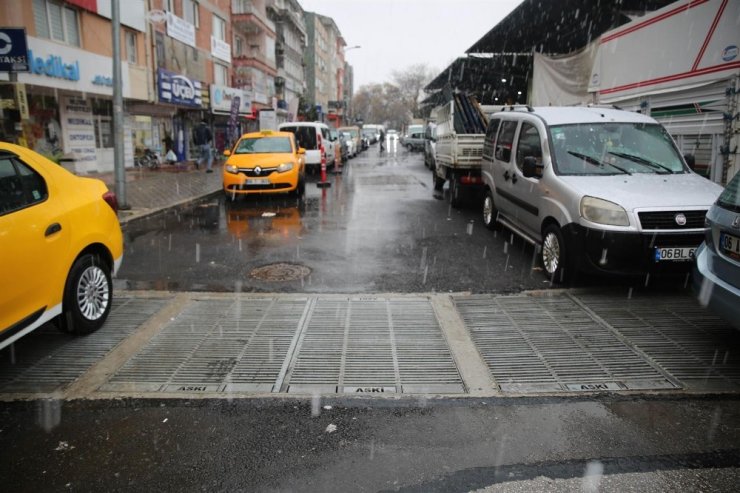 ASKİ ekipleri sahada karla mücadele nöbetinde