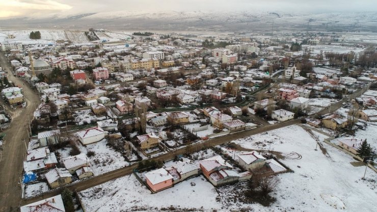 Çankırı’da kar yağışı vatandaşı sevindirdi