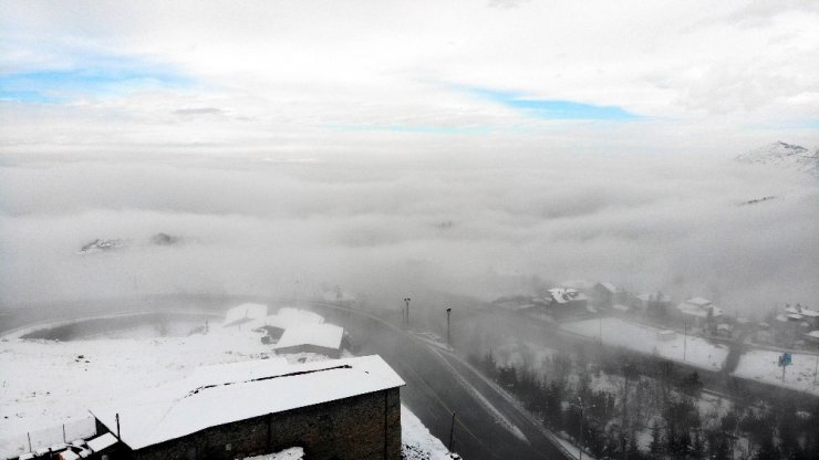 Kayseri’de görsel şölen, kent merkezi sis denizinde kayboldu