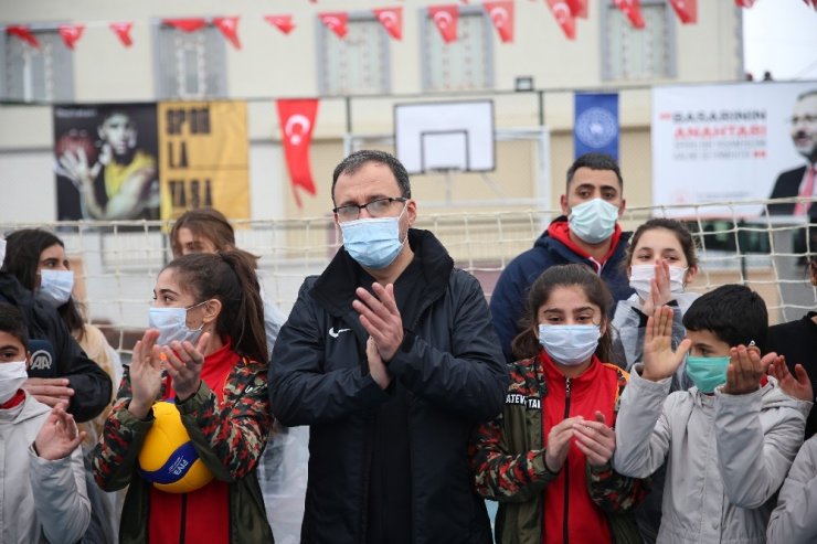 Bakan Kasapoğlu, Siirtli çocukların hayalini gerçeğe dönüştürdü