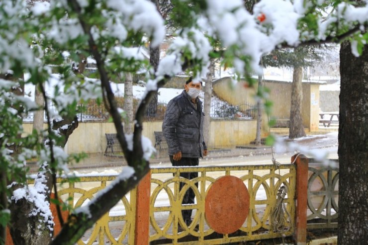 Hadim’de kar yağışı etkili oluyor