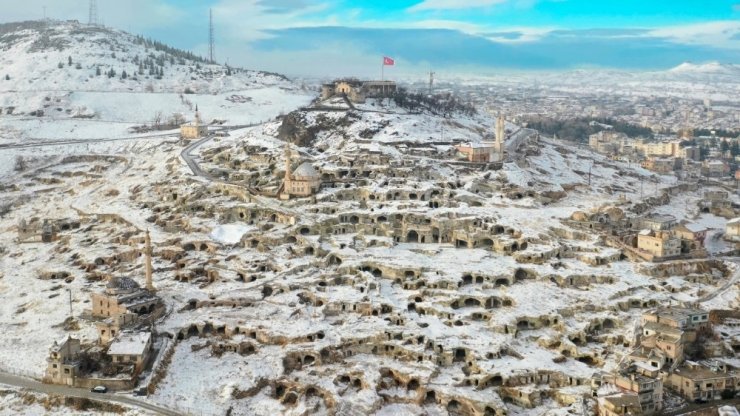 Kar altındaki Kayaşehir, eşsiz manzarasıyla hayran bıraktı