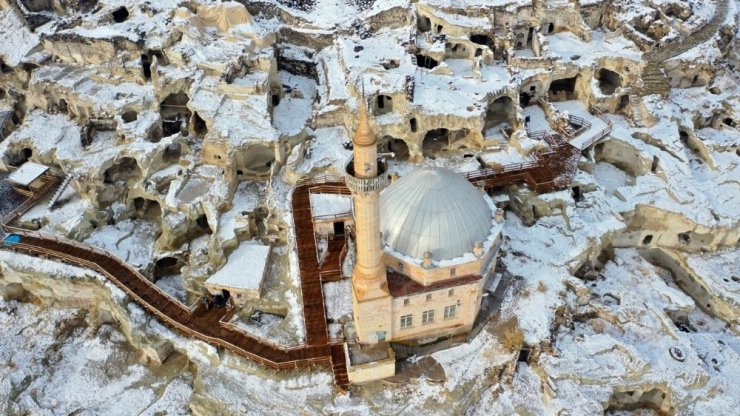 Kar altındaki Kayaşehir, eşsiz manzarasıyla hayran bıraktı