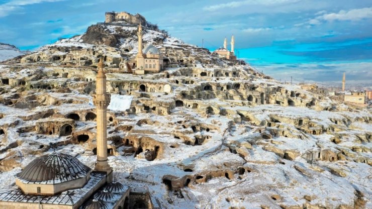 Kar altındaki Kayaşehir, eşsiz manzarasıyla hayran bıraktı