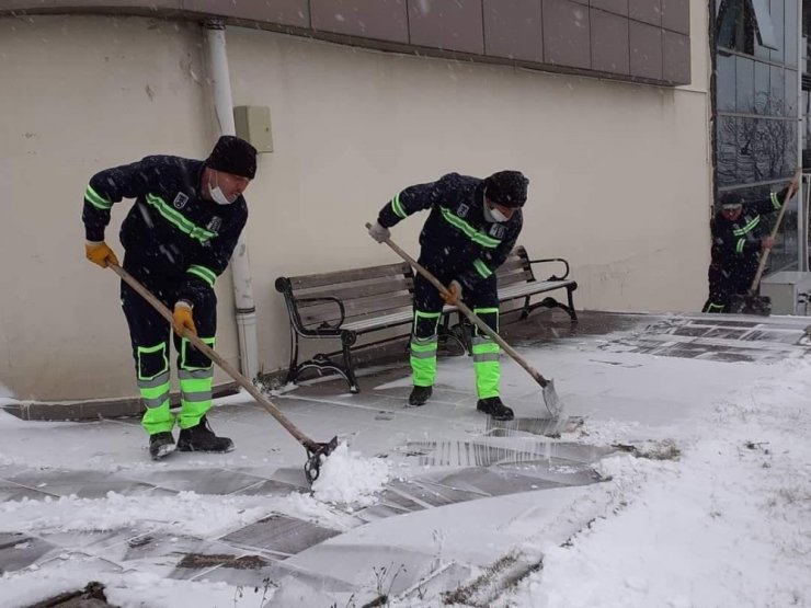 Ankara Büyükşehir Belediyesi 7/24 kar mesaisini sürdürüyor