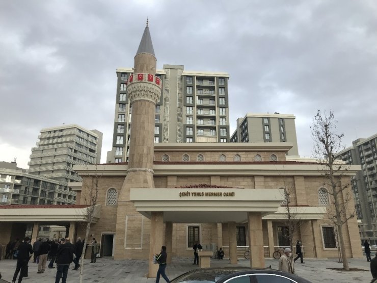 Bakan Kurum, şehidin ismi verilen Yunus Mermer Cami’sinin açılışına katıldı