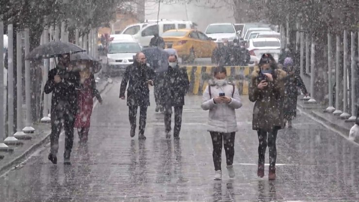 Kırıkkale güne karla başladı