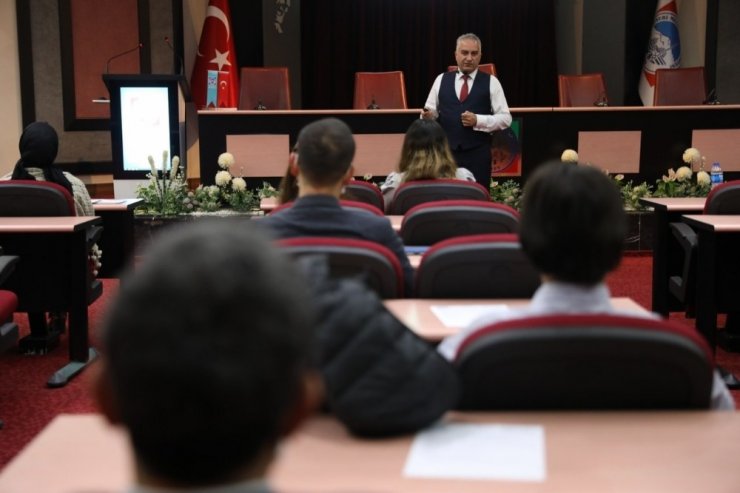 Melikgazi’de faaliyet raporu için hizmet içi eğitim