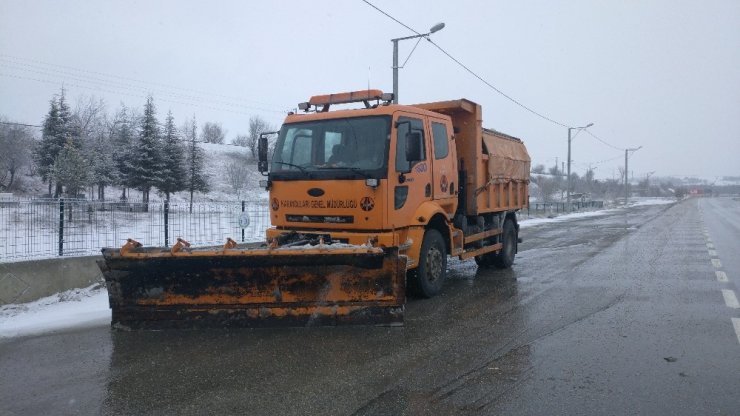 Kar küreme ekiplerinin kış mesaisi