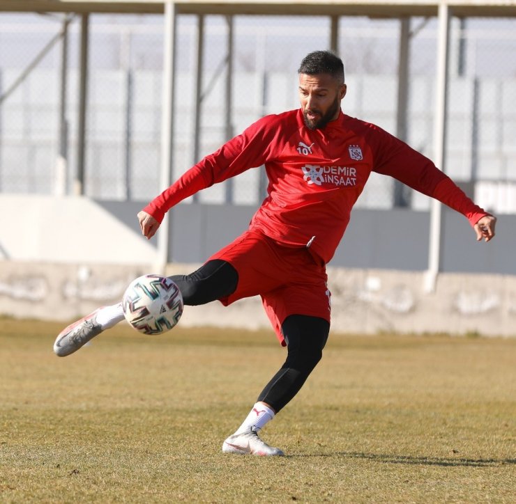 Yasin Öztekin, Sivasspor’a veda etti!