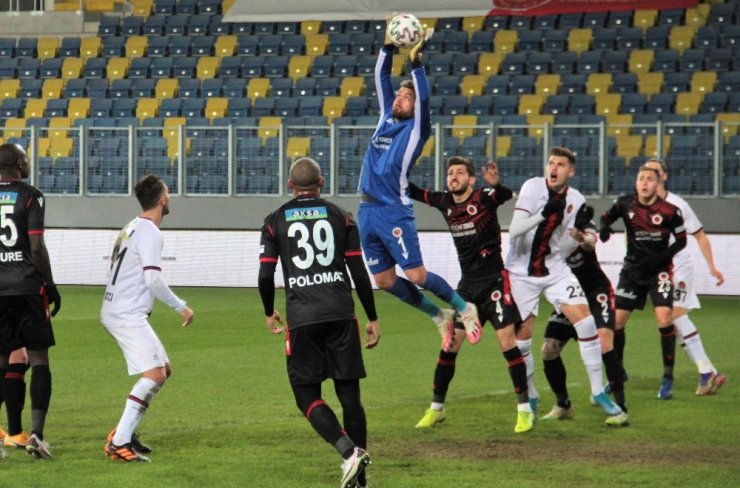 Süper Lig: Gençlerbirliği: 0 - Fatih Karagümrük: 2 (İlk yarı)