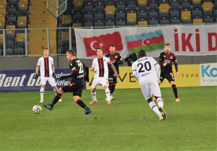 Süper Lig: Gençlerbirliği: 0 - Fatih Karagümrük: 2 (İlk yarı)