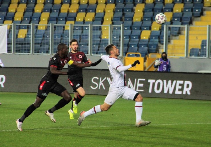 Süper Lig: Gençlerbirliği: 0 - Fatih Karagümrük: 2 (İlk yarı)