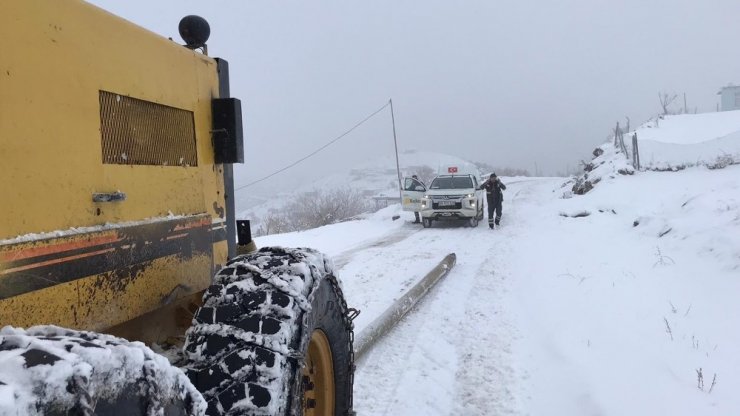 Kırıkkale’de kapanan köy yolu ulaşıma açıldı