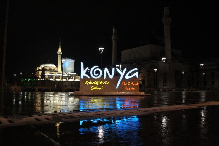 Konya’ya yılın ilk karı yağdı