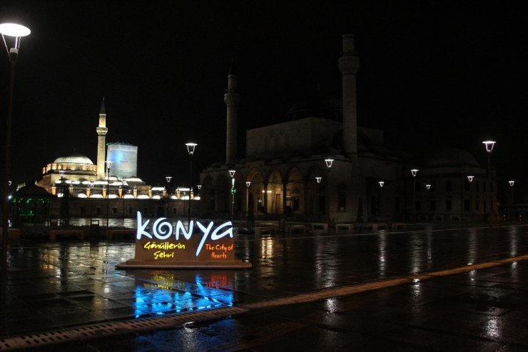 Konya’ya yılın ilk karı yağdı