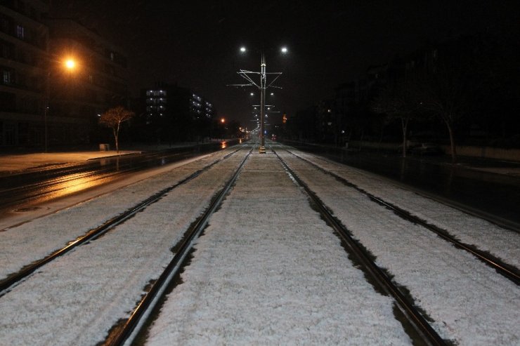 Konya’ya yılın ilk karı yağdı