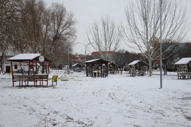 Karla kaplanan Ankara’nın güzelliği nefes kesti