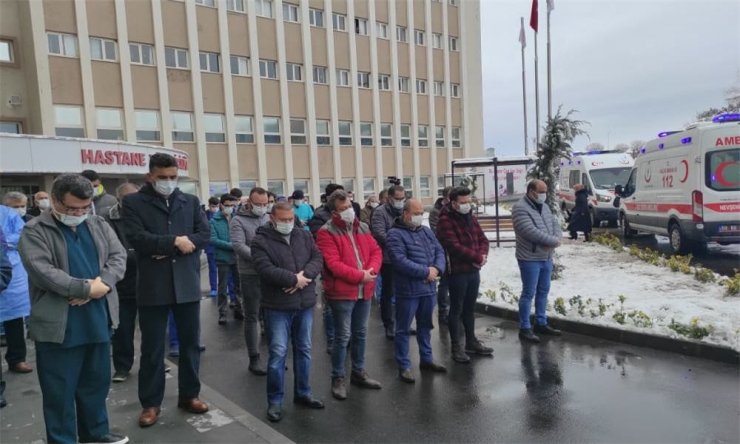 Covid-19’dan hayatını kaybeden hemşire için tören düzenlendi