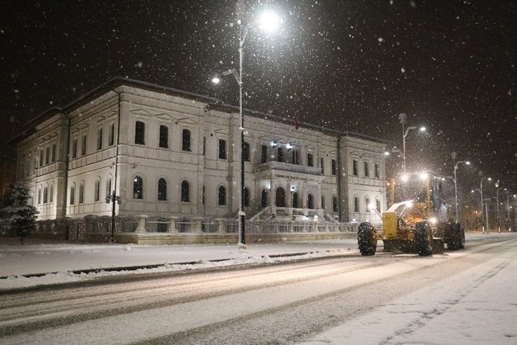 Sivas’ta kar yağışı kartpostallık görüntüler oluşturdu