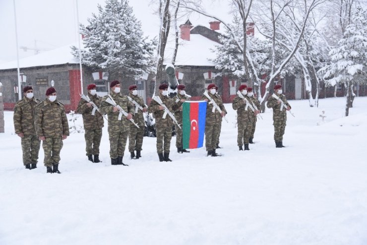 Azerbaycan askerleri “Kış Tatbikatı” için Kars’ta