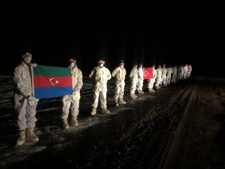 Azerbaycan askerleri “Kış Tatbikatı” için Kars’ta