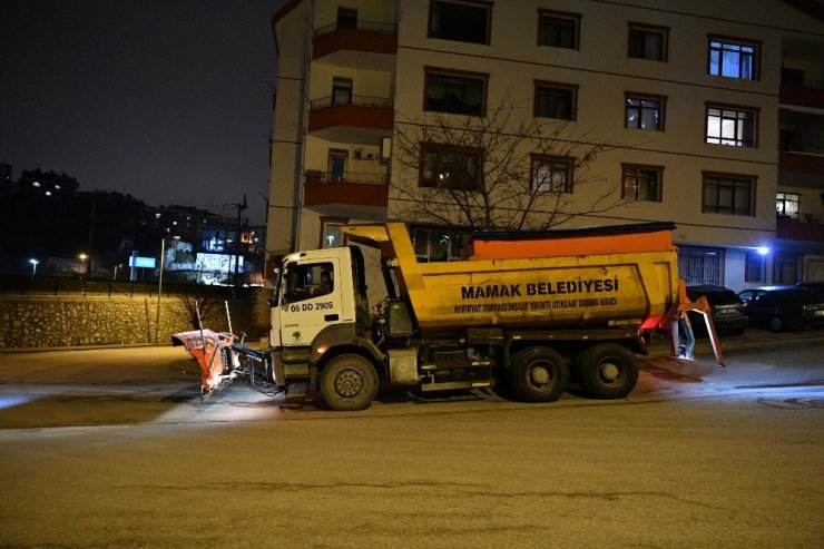 Mamak Belediyesi kar timi her an teyakkuzda