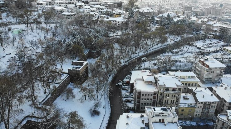 Beyaza bürünen Ankara Kalesi havadan görüntülendi