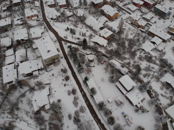 Kartpostallık görüntüler ortaya çıkan kar altındaki Kızılcahamam drone ile görüntülendi