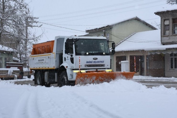 İnönü Belediyesi’nden kar yağışına anında müdahale