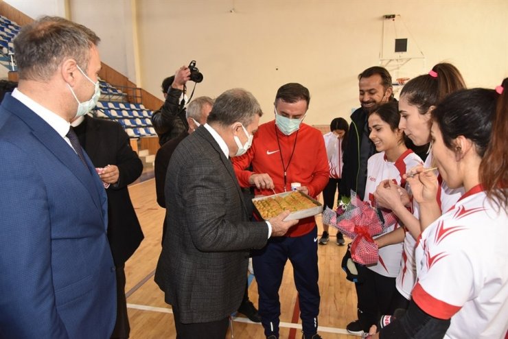 Vali Işık’tan Goalball Kadın Milli Takımına moral ziyareti