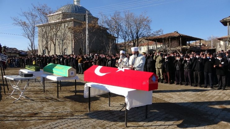 Uzman Çavuş Koca ve ailesi toprağa verildi