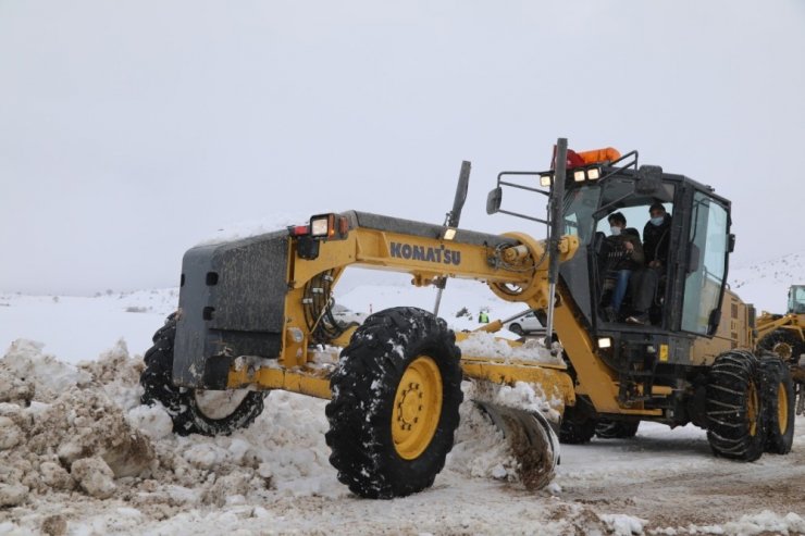 Sivas’ta 183 köy yolu ulaşıma kapandı