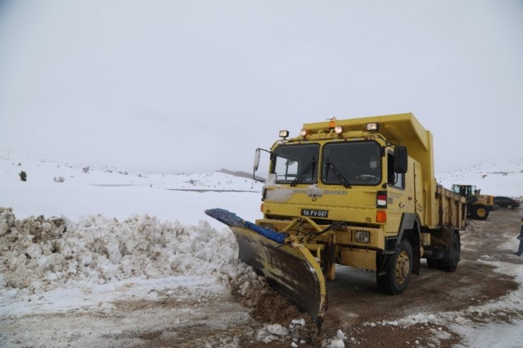 Sivas’ta 183 köy yolu ulaşıma kapandı