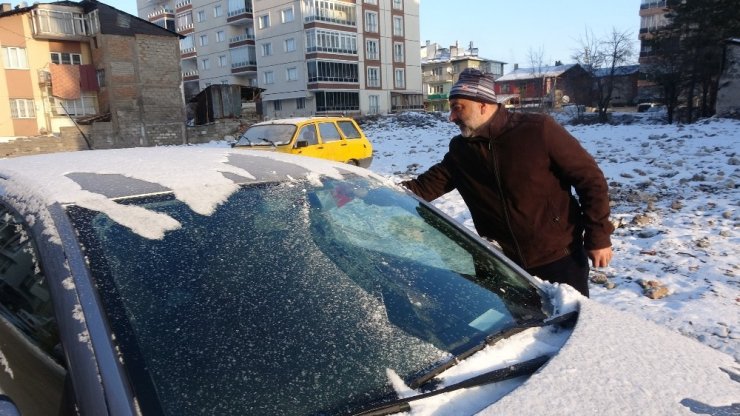 Sivas’ta hayat dondu, termometreler eksi 17’yi gösterdi