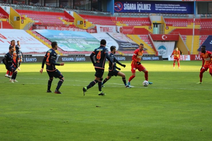 Süper Lig: Kayserispor: 2 - Medipol Başakşehir: 0 (Maç sonucu)