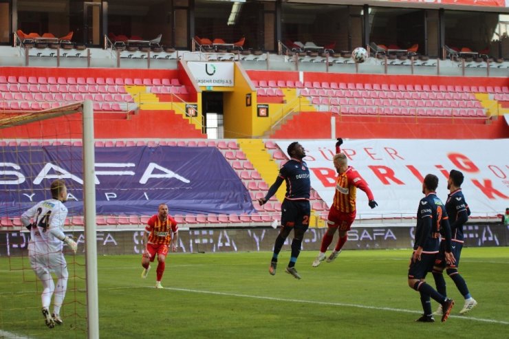 Süper Lig: Kayserispor: 2 - Medipol Başakşehir: 0 (Maç sonucu)