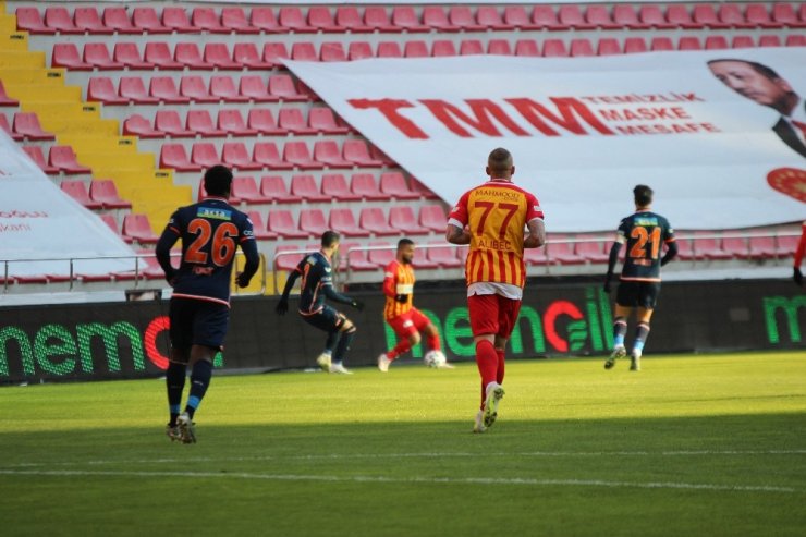 Süper Lig: Kayserispor: 2 - Medipol Başakşehir: 0 (Maç sonucu)