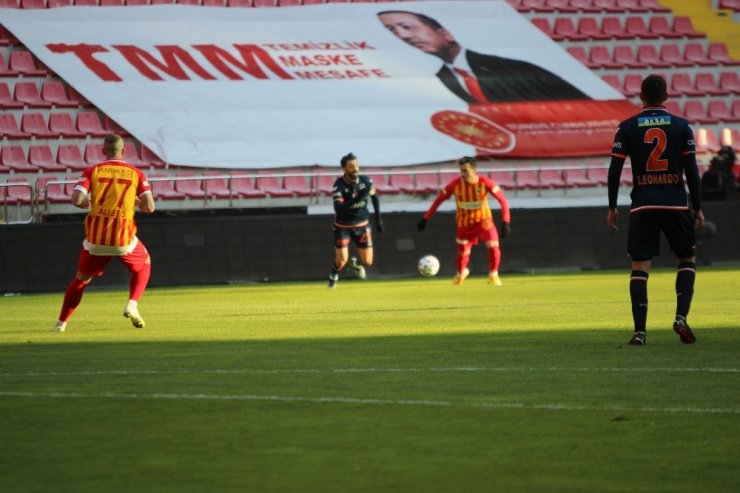 Süper Lig: Kayserispor: 2 - Medipol Başakşehir: 0 (Maç sonucu)