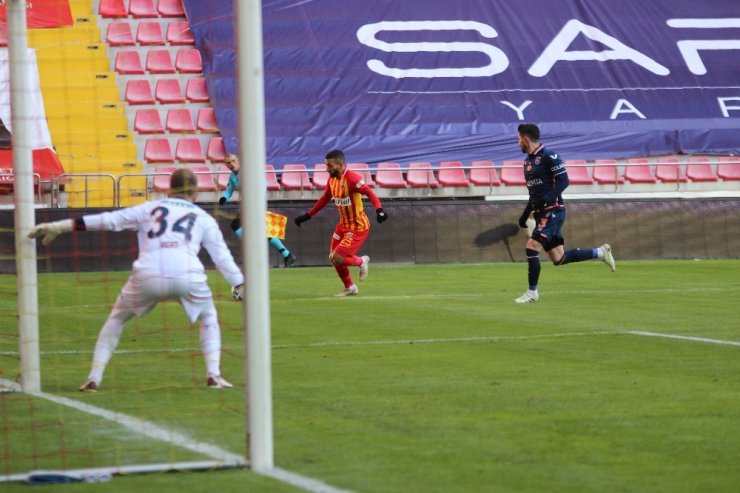 Süper Lig: Kayserispor: 2 - Medipol Başakşehir: 0 (Maç sonucu)