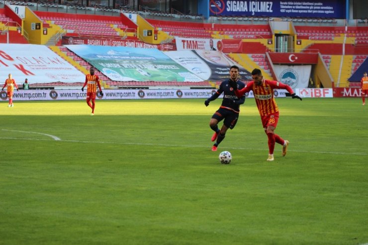 Süper Lig: Kayserispor: 2 - Medipol Başakşehir: 0 (Maç sonucu)