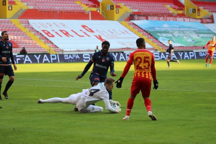 Süper Lig: Kayserispor: 2 - Medipol Başakşehir: 0 (Maç sonucu)