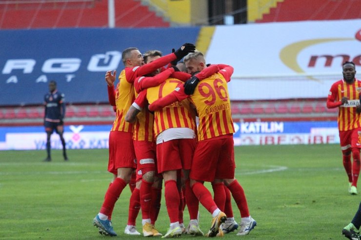 Süper Lig: Kayserispor: 2 - Medipol Başakşehir: 0 (Maç sonucu)