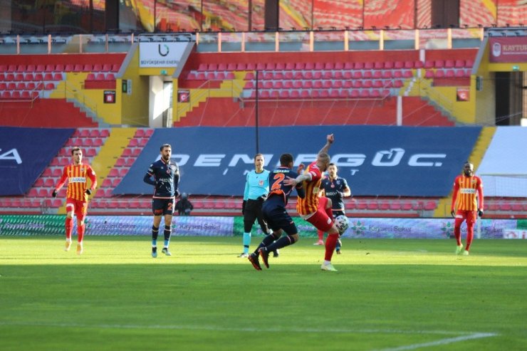 Süper Lig: Kayserispor: 0 - M.Başakşehir: 0 (Maç devam ediyor)