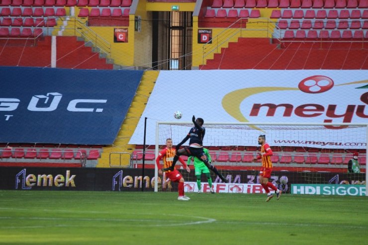 Süper Lig: Kayserispor: 0 - M.Başakşehir: 0 (Maç devam ediyor)