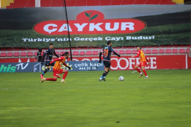 Süper Lig: Kayserispor: 1 - Medipol Başakşehir: 0 (İlk Yarı)