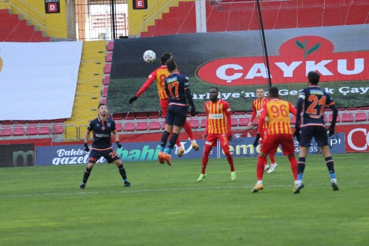 Süper Lig: Kayserispor: 1 - Medipol Başakşehir: 0 (İlk Yarı)