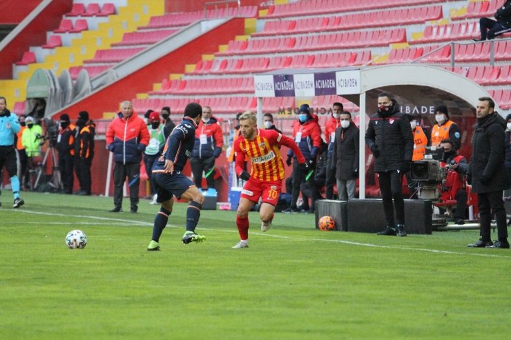 Süper Lig: Kayserispor: 1 - Medipol Başakşehir: 0 (İlk Yarı)